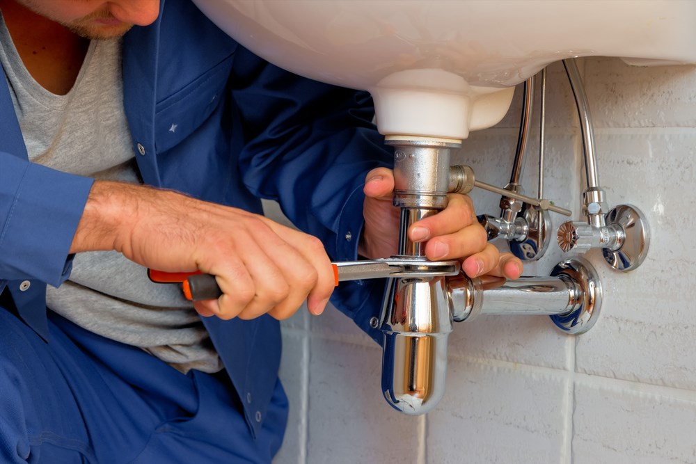 fixing the kitchen sink pipes